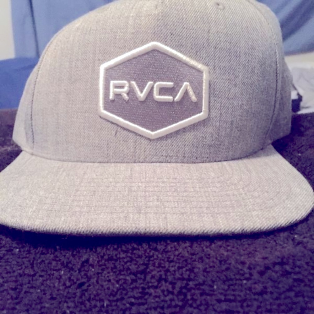 NWOT RVCA SnapBack Hat - Light Gray